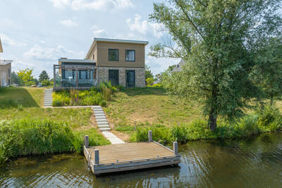 12-persoons watervilla