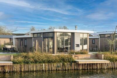 Pavilion Waterfront 8