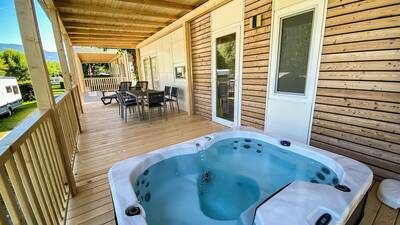 Cottage Hottub 4
