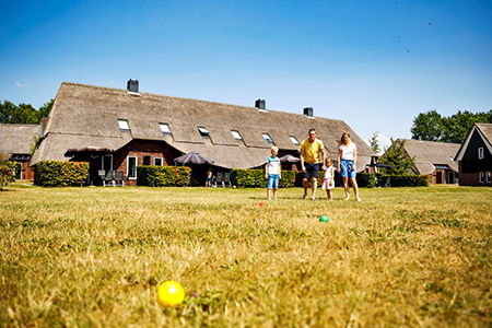 Geschakelde vakantiewoningen type 4-persoons boerderij 4C op vakantiepark Hof van Saksen