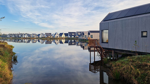 Duurzaam gebouwde vakantiehuizen met zonnepanelen op Landal De Strabrechtse Vennen