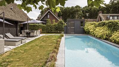 Luxe vakantiehuis met privé zwembad op vakantiepark Dutchen Villapark Mooi Schoorl
