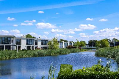 Vakantiehuizen aan het water op vakantiepark EuroParcs Bad Hulckesteijn