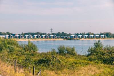 Chalets aan de Kraaijenbergse Plassen op vakantiepark EuroParcs De Kraaijenbergse Plassen