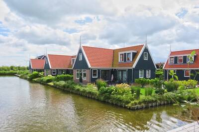 Vakantiehuizen aan het water op vakantiepark EuroParcs De Rijp