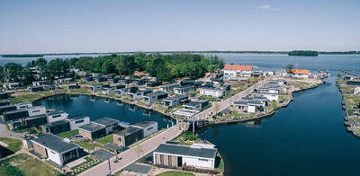 Luchtfoto van vakantiepark EuroParcs Veluwemeer