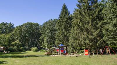 Een speeltuin op het kleinschalige vakantiepark Molecaten Park Landgoed Molecaten