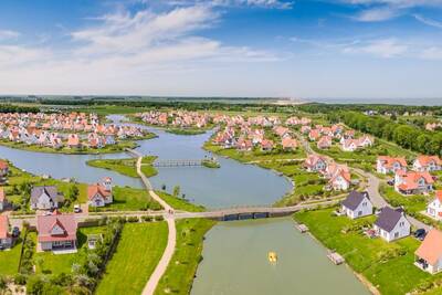 Luchtfoto van vakantiepark Roompot Noordzee Résidence Cadzand-Bad