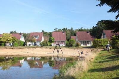 Vakantiehuizen aan een meer op Roompot Vakantiepark Hellendoorn