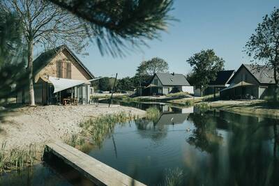 Vakantiehuizen aan het water op vakantiepark Ridderstee Ouddorp Duin