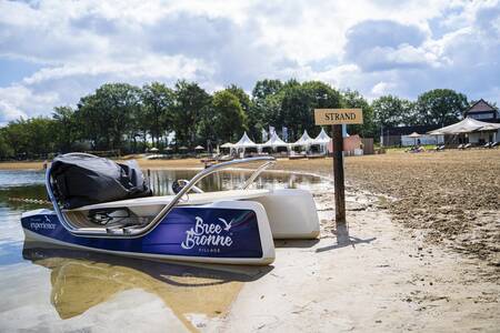 Elektrische waterfietsen zijn te huur op vakantiepark BreeBronne