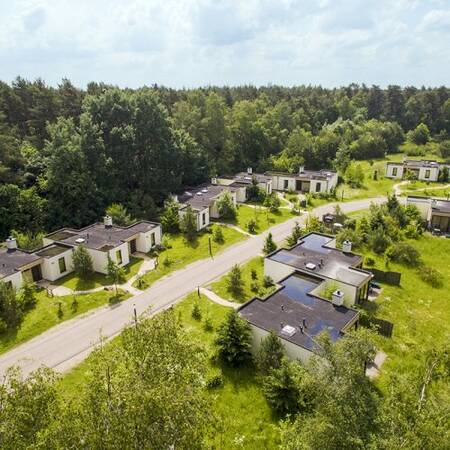 Luchtfoto van vakantiehuizen op Center Parcs Bispinger Heide