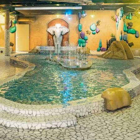 Kinderen kunnen veilig spelen in het Kinder-doe-bad van het Aqua Mundo in Center Parcs Les Ardennes