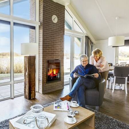 Genieten van de warmte van de haard in uw vakantiewoning op Center Parcs Parc Sandur