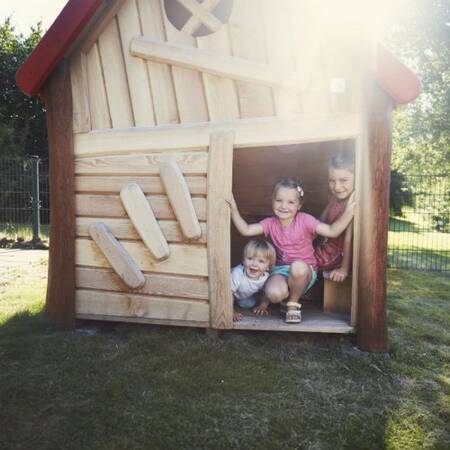 Kinderen in een speeltuin op Center Parcs Parc Sandur