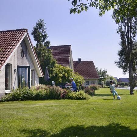 De vakantiehuizen op Center Parcs Parc Sandur beschikken over een ruime tuin