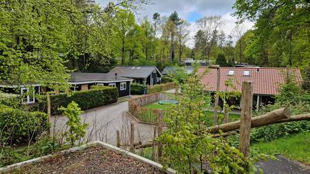 Vakantiehuizen aan een laantje op vakantiepark De Thijmse Berg