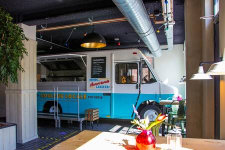 De foodtruck van Dousberg Snack op vakantiepark Dormio Resort Maastricht