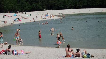 In de zomer kun je genieten van de in de nabij gelegen recreatieplas 't Nije Hemelriek