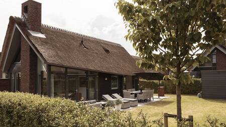 Luxe vakantiehuis met ruime tuin op vakantiepark Dutchen Villapark Mooi Schoorl