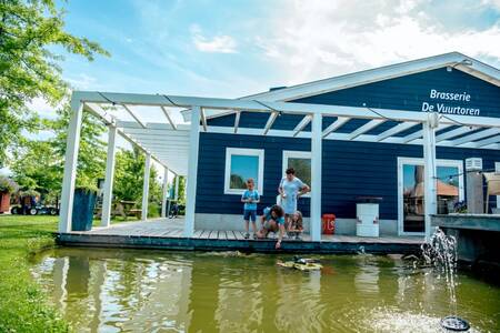 Brasserie De Vuurtoren op vakantiepark EuroParcs Bad Hulckesteijn