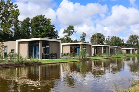 Chalets met tuin aan het water op vakantiepark EuroParcs Buitenhuizen