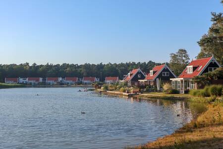 Vakantiehuizen aan het recreatiemeer op vakantiepark EuroParcs de Zanding