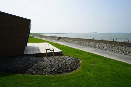 Uitzicht over het IJsselmeer vanaf vakantiepark EuroParcs Hindeloopen