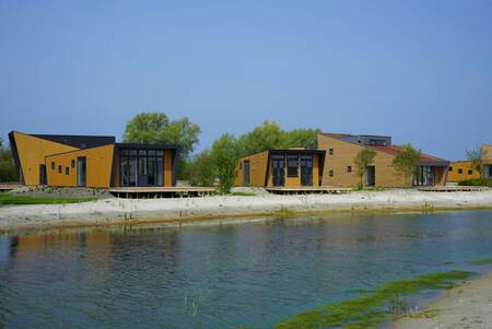 Vakantiehuizen langs het water op vakantiepark EuroParcs Hindeloopen