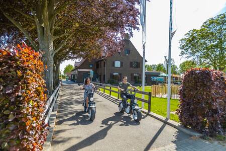 Stel heeft fietsen gehuurd op vakantiepark EuroParcs Poort van Maastricht
