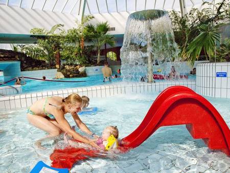 glijbaan zwembad zwemparadijs op Center Parcs Eifel