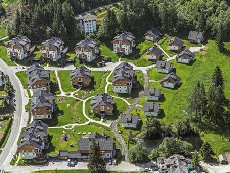 Luchtfoto van appartementen op vakantiepark Landal Bad Kleinkirchheim