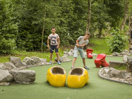 Midgetgolfen op vakantiepark Landal De Lommerbergen