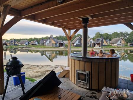 Extra luxe wellness woning met overkapping, hottub en big green egg op Landal Drentse Lagune