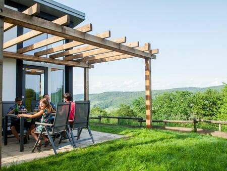 Mooi uitzicht vanuit de tuin bij een vakantiehuis op vakantiepark Landal Mont Royal