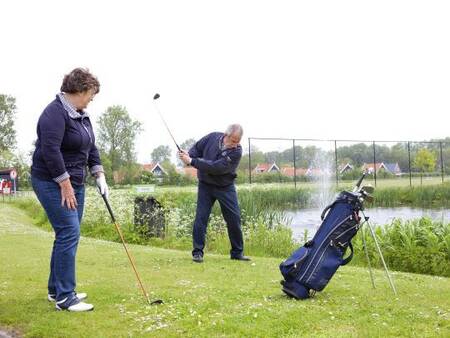 Speel een potje golf op de naastgelegen golfbaan van vakantiepark Landal Resort Haamstede