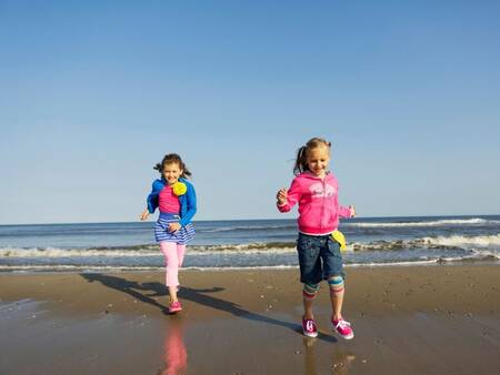 U wandelt zo naar het Noordzeestrand vanaf Landal Strand Resort Ouddorp Duin