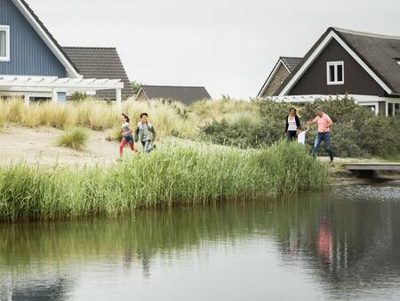 De vakantiehuizen op Landal Strand Resort Ouddorp Duin liggen in een prachtig duinlandschap