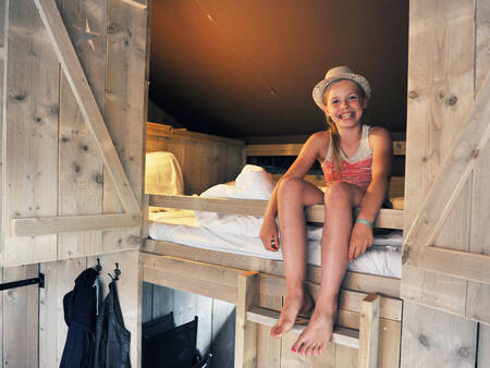 Slaapkamer van een  4-persoons kinderbungalow op vakantiepark Landal Warsberg