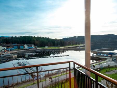 Uitzicht vanaf het balkon van een appartement op Landal Waterpark Marina Lipno