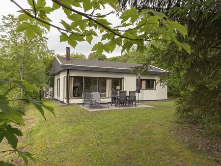 4-persoons bungalow 4L met terras op vakantiepark Landal Wirfttal