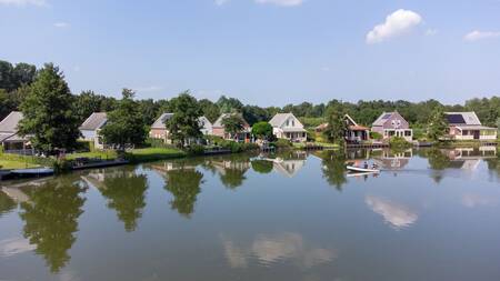 Vakantiehuizen aan het water op vakantiepark Landal Zuytland Buiten