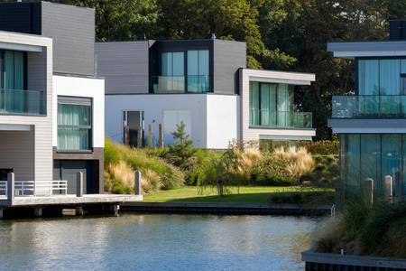 Luxe villas aan het water