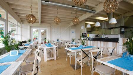 Restaurant Paviljoen Zomerzoen op vakantiepark Molecaten Waterbos