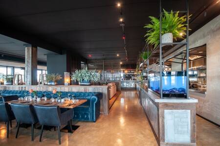 Restaurant "Marina Beachclub" van binnen, gelegen op vakantiepark Oesterdam Resort