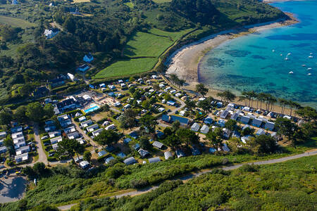 Luchtfoto van vakantiepark RCN Port l’Epine en de Atlantische oceaan