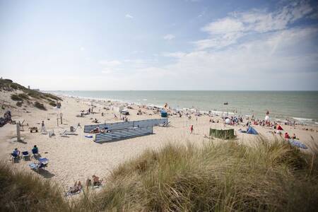 Het Noordzee strand vlakbij vakantiepark Roompot Breeduyn Village