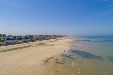 Het strand vlakbij vakantiepark Roompot Côte de Nacre