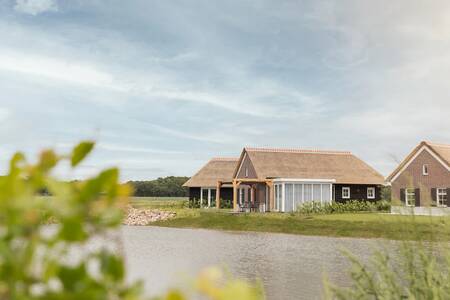 Vakantiehuizen aan het water op vakantiepark Roompot De Heihorsten