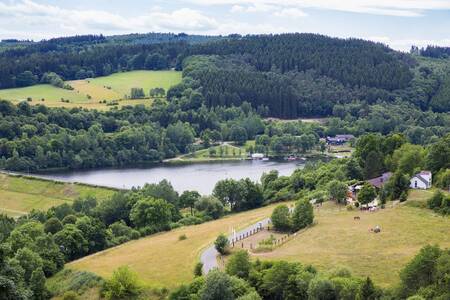 Roompot Eifelpark Kronenburger See ligt in het prachtige Eifel landschap